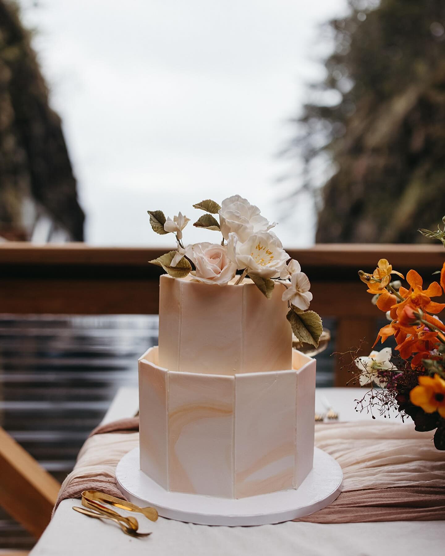Tips on picking the perfect wedding cake 

✨ Have Fun Decision-Making ✨ 

No matter which bakery, you usually get to choose the filling, cake flavor, buttercream, and design, which is always really fun!

If you&rsquo;re open minded, ask for the best 