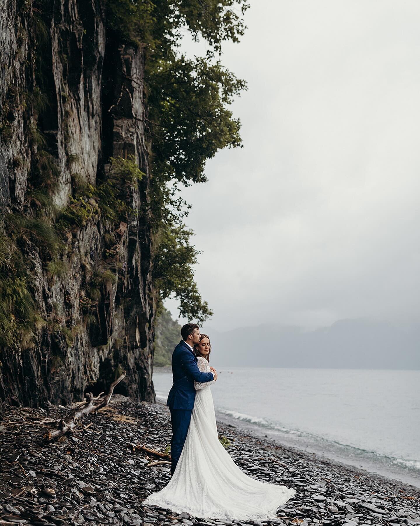 Throwing it back to where the giveaway magic began for Alaska Wild Hearts Events! ✨ I&rsquo;m reminiscing about the breathtaking elopement we celebrated in Kenai Fjords back in 2021. Could your love story be next? 💍 Enter our Giveaway and get ready 