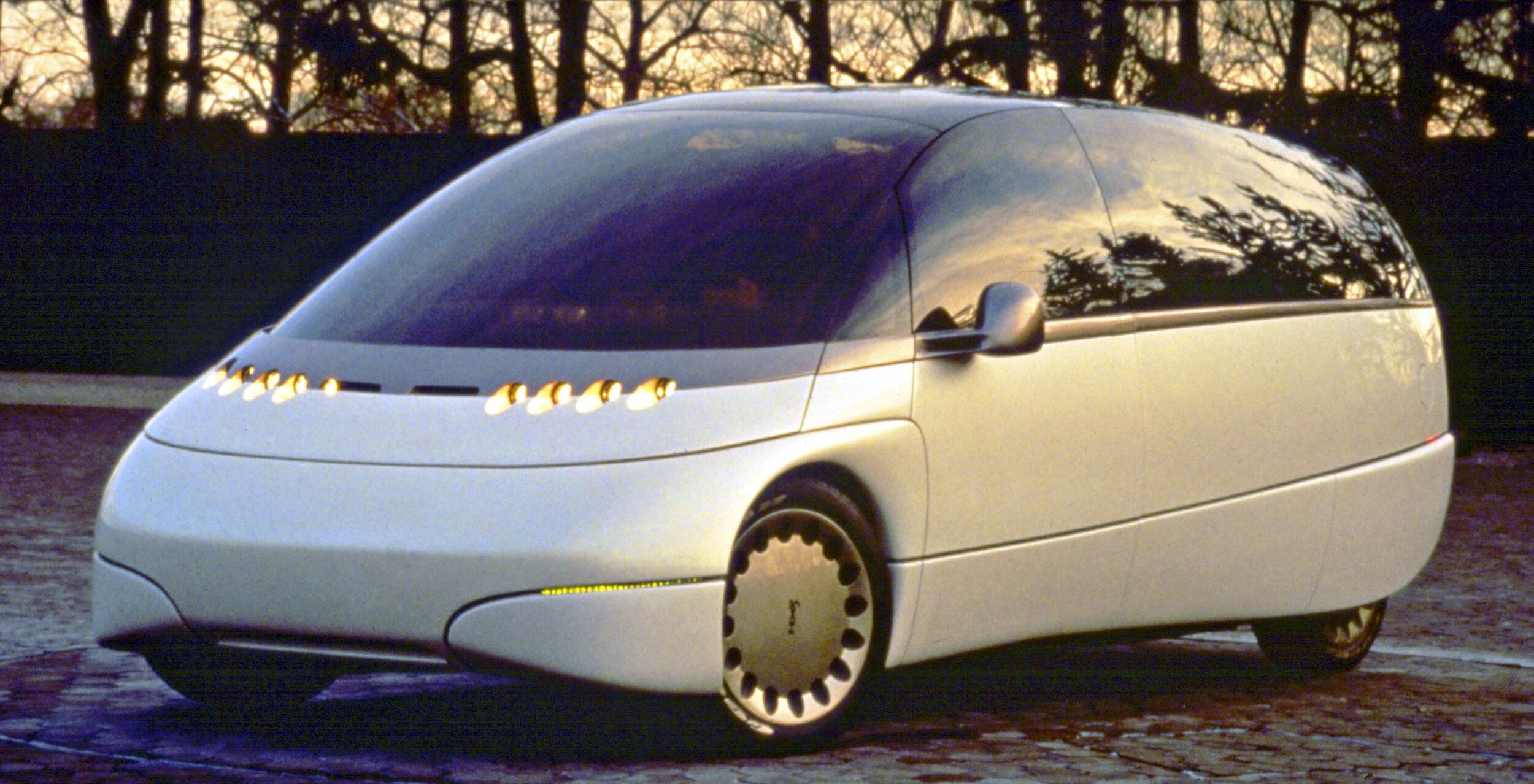 1991-GM-HX3-Concept1.jpg