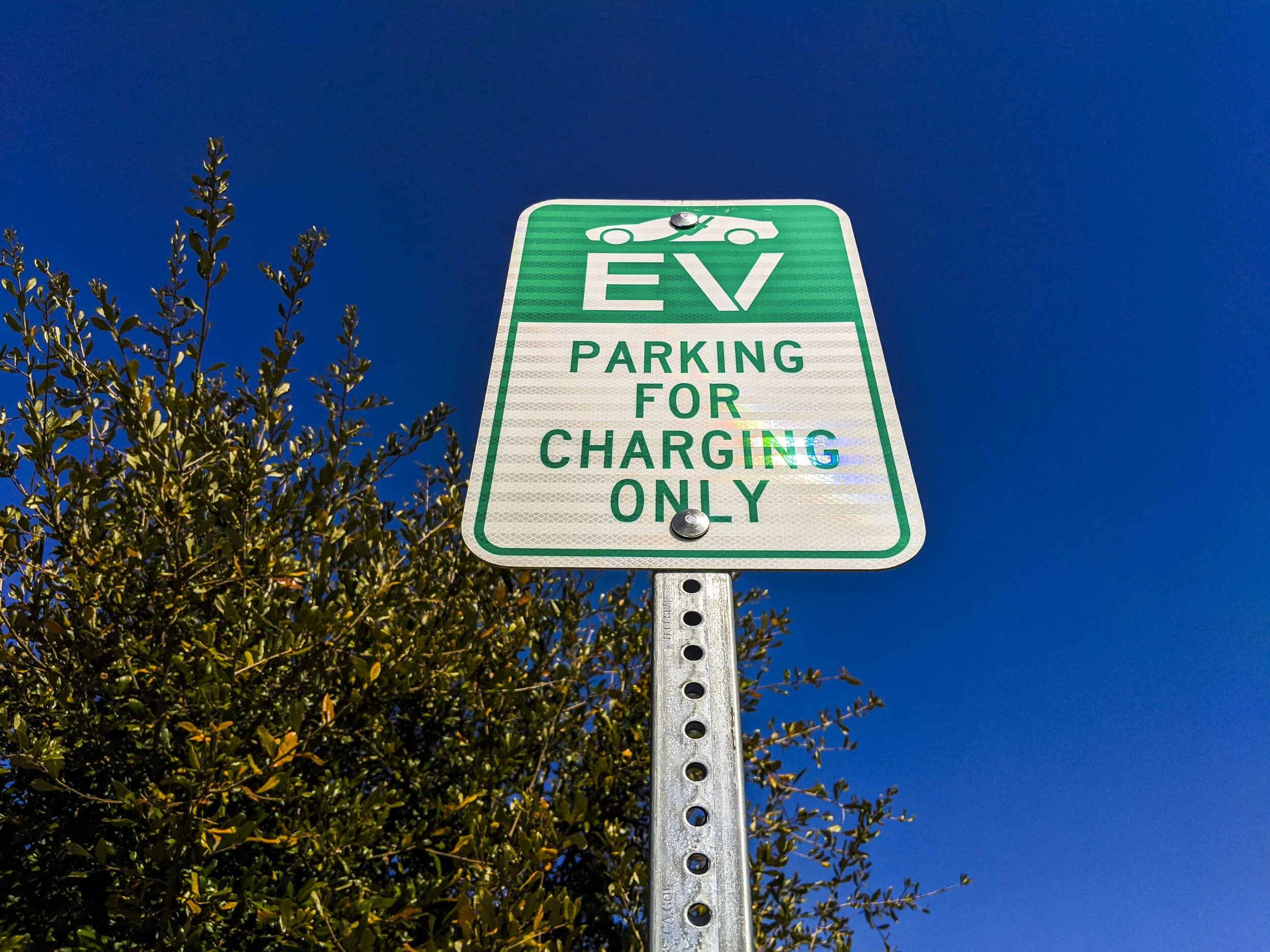 Some Say Level 2 Charging Should Be Free – Should It? 