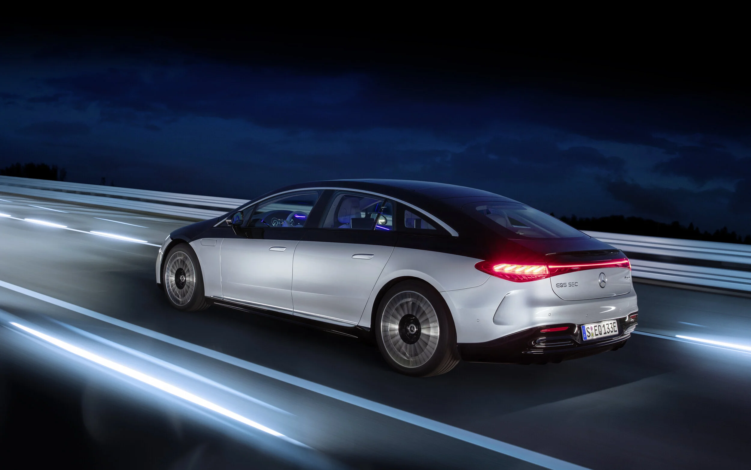 Mercedes-Benz Pledges All-Electric Lineup by 2030