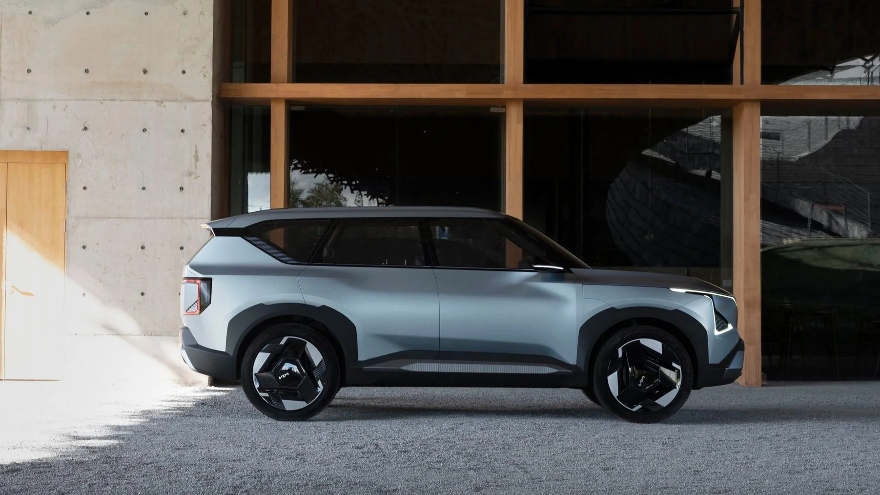 Kia EV5 Concept – Swivel Seats Return