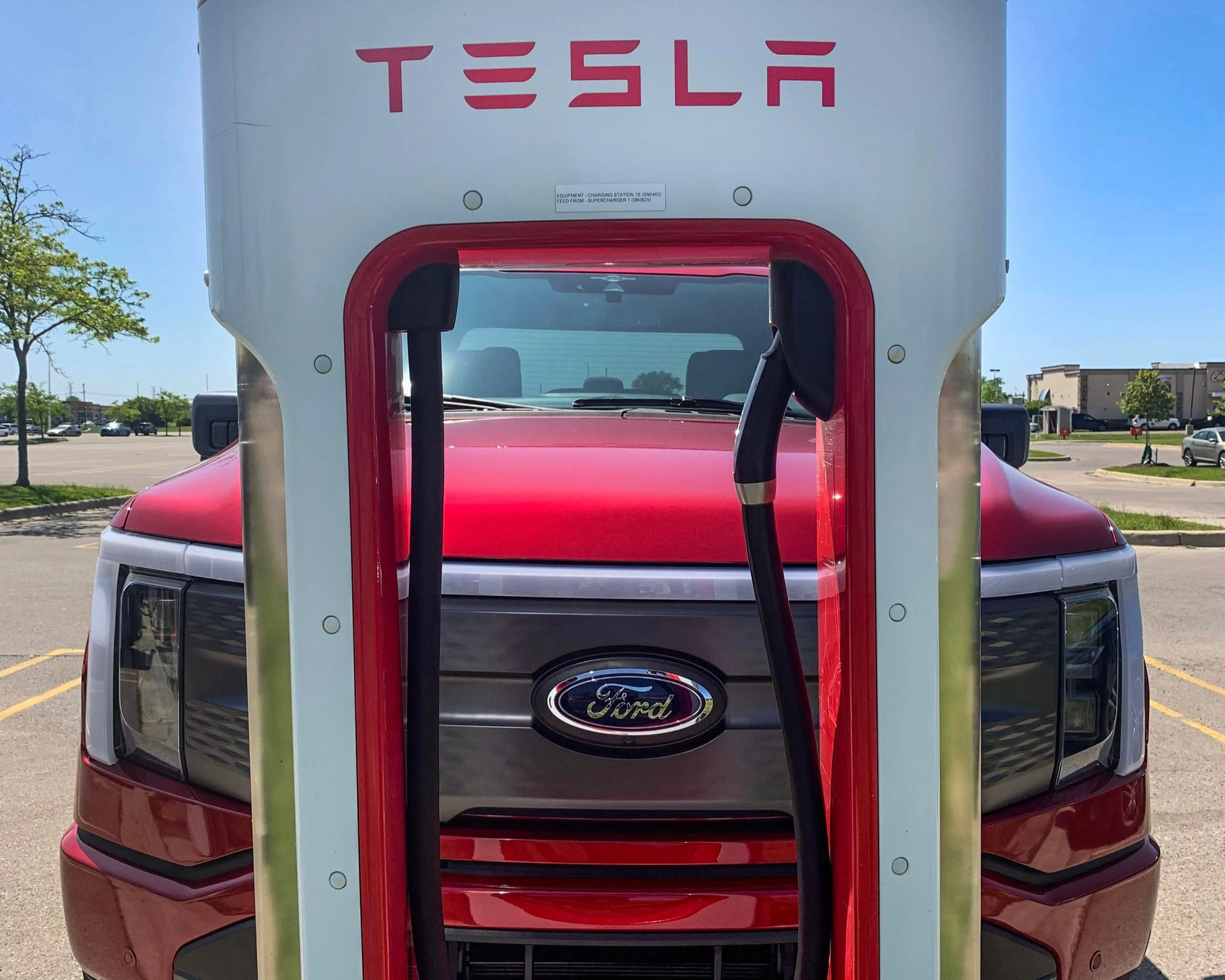 Ford Adopts Tesla NACS Standard – Obvious, But Courageous