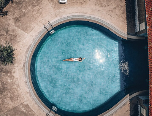 Spool Pool | Pool Chair | Swimming Pool Contractors | Walk in Pool Designs