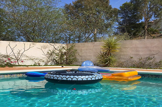 Hiring Indoor Pool Contractors For Creating A Perfect Swimming Pool
