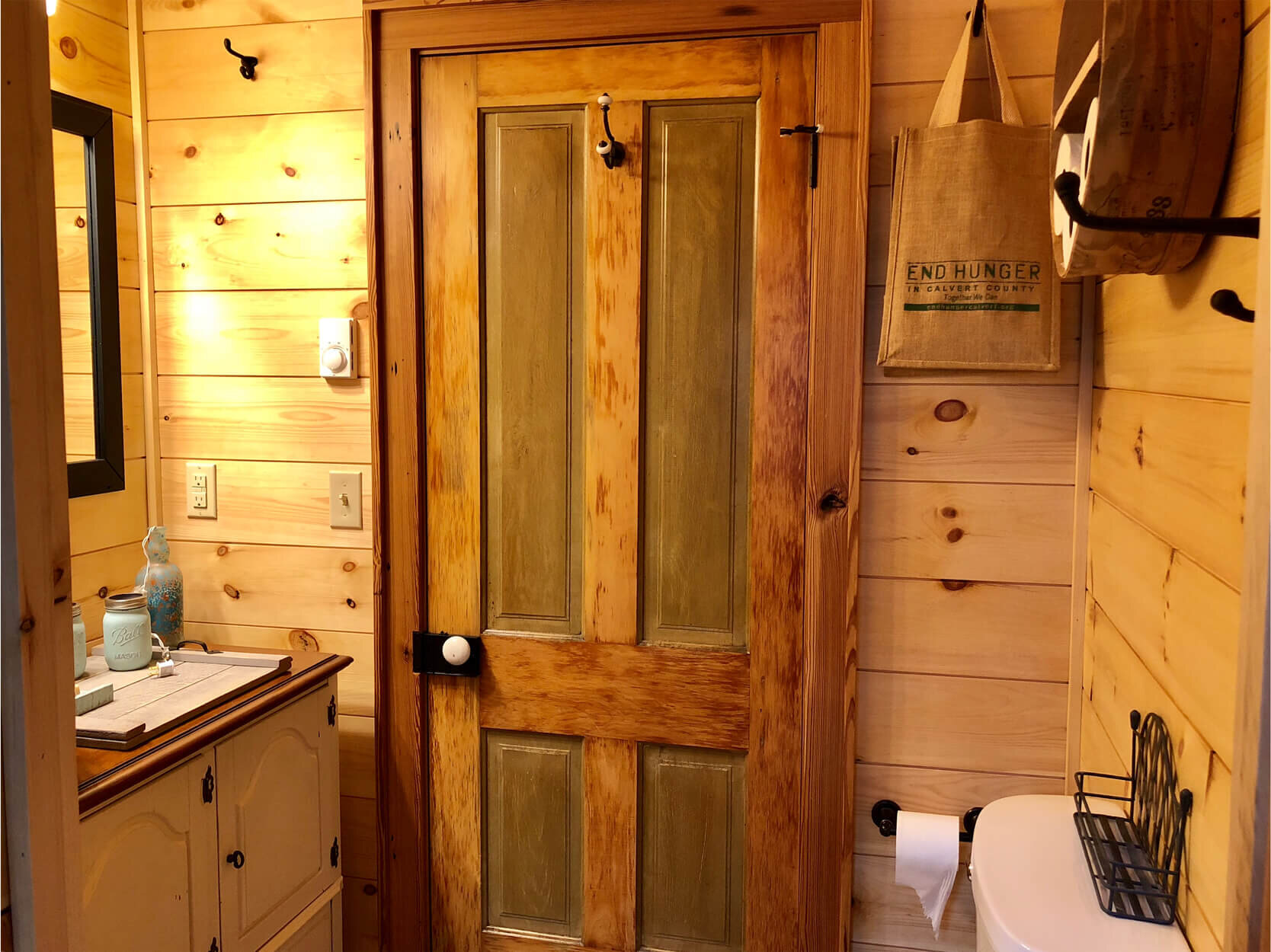  The full bathroom in this tiny house.  