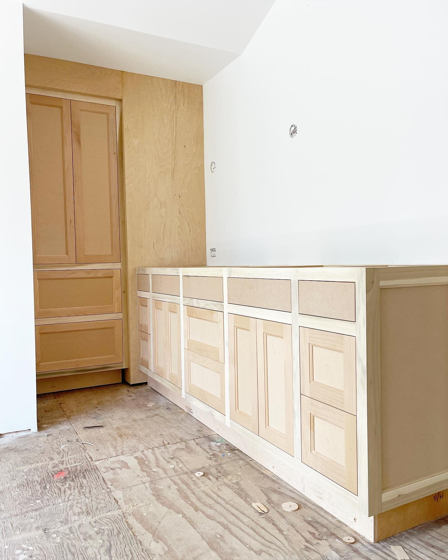 Making use of space 🤩 #customcabinetry #customcarpentry #finishcarpentry #cabinetinstall #santabarbara #valleywoodwork