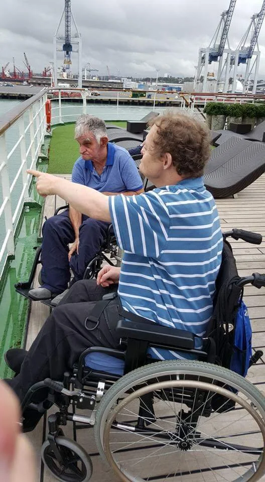 Michael &amp; Peter cruise the Bay of Islands