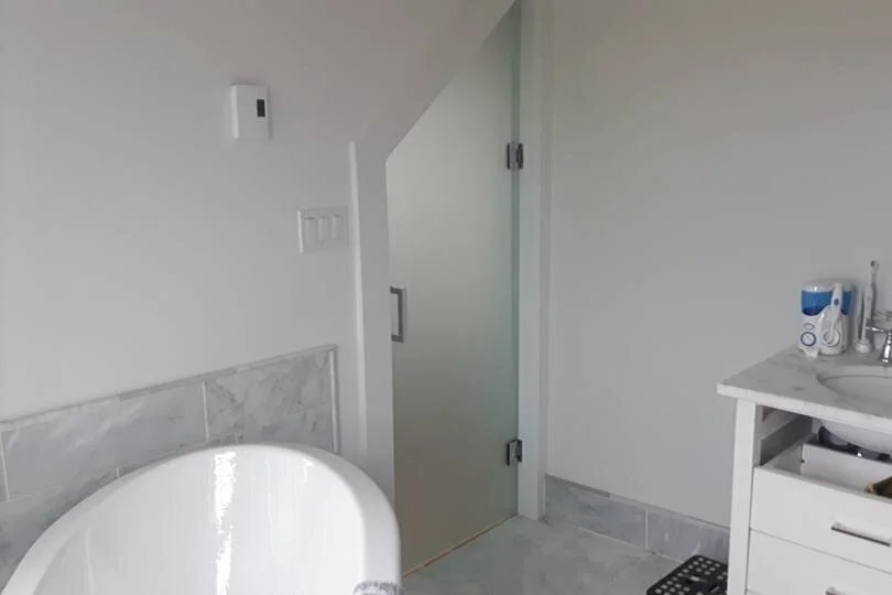 VanIsle Shower Door & Glass