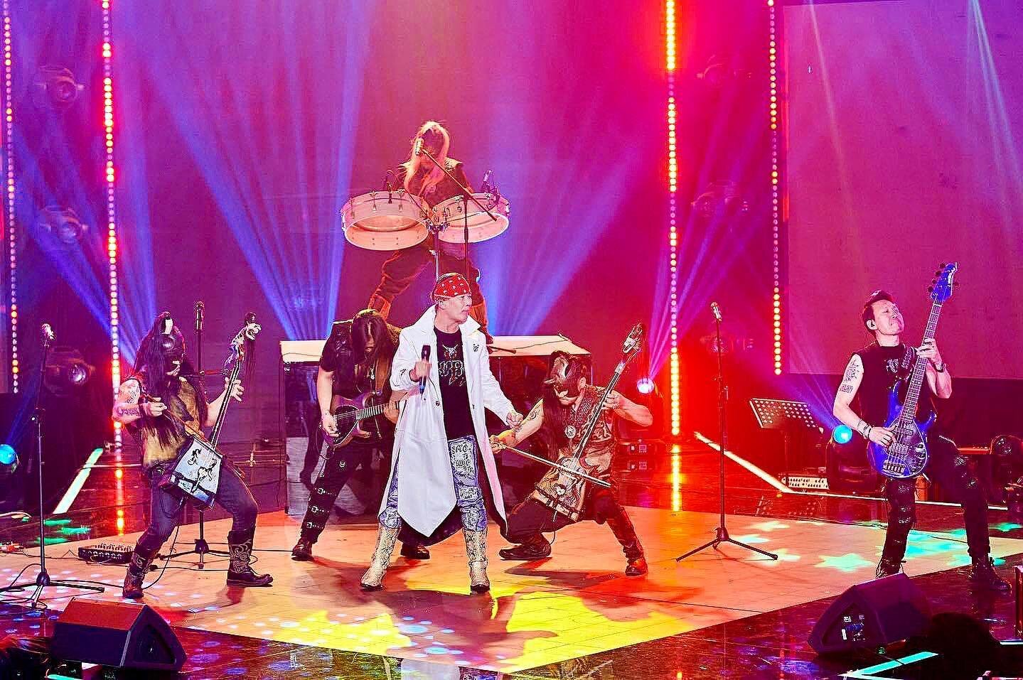 What a great honor it was to perform our new song &quot;Uuhai&quot; with @hurdband on @thevoiceofmongolia 
.
.
.
#hurdband #uuhai #thevoiceofmongolia #monrock #mongolianrock #mongolianmusic #morinkhuur #morinhuur #throatsinging