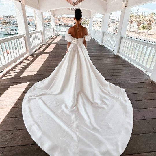 Ivory+Curve+wedding+dress+by+Rachel+Rose+Bridal+9.jpg