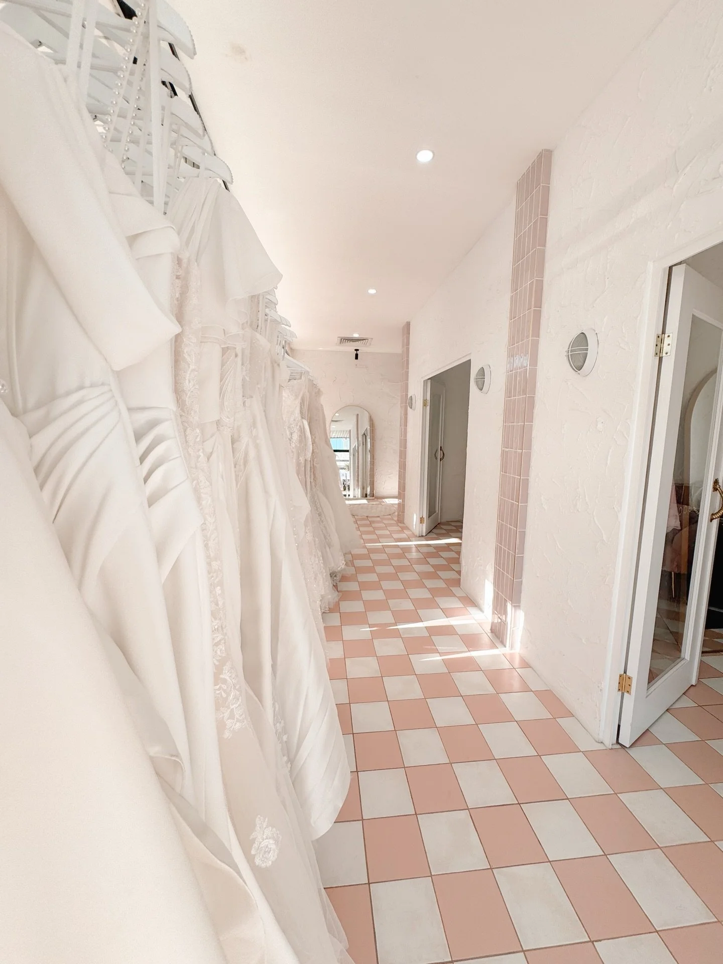 PERTH BRIDES 🪽Location📍1/165 Hay street Subiaco. 
DM or Message to book/enquire 
0432040079 📱 

Your dream @rachelrosebridal dress awaits 🪽

#perth #perthbride #rachelrosebridal #weddingdress #perthwedding