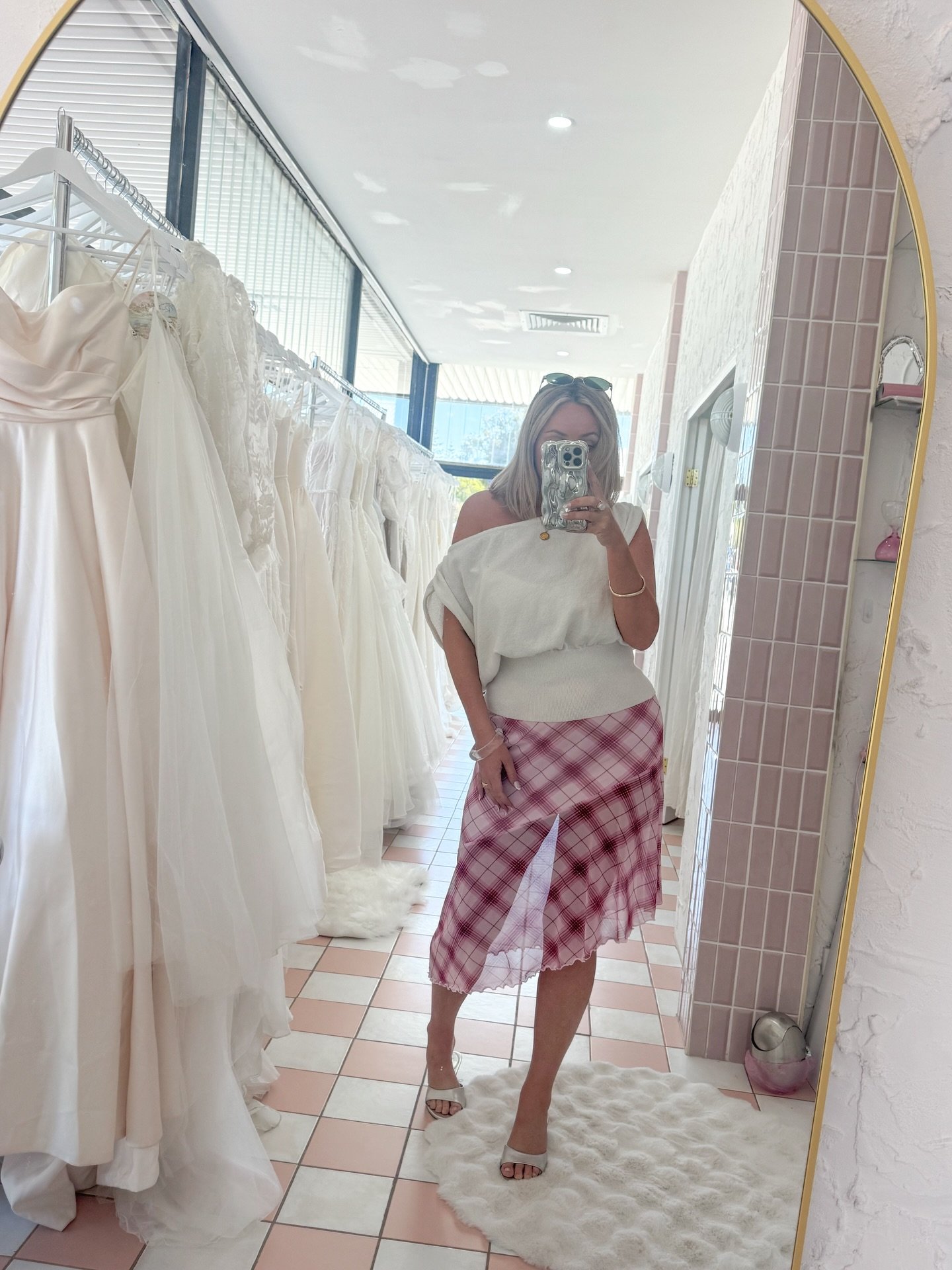 🪽💕🧚✨Feeling like a princes in this shop @rachelrosebridal Perth store is now OPEN 🔑😆

Book your appointment with us today, your DREAM Rachel Rose wedding DRESS is here waiting for you 🪽 ps- I would be quick!! Don&rsquo;t wait! 

EXCLUSIVE @rach