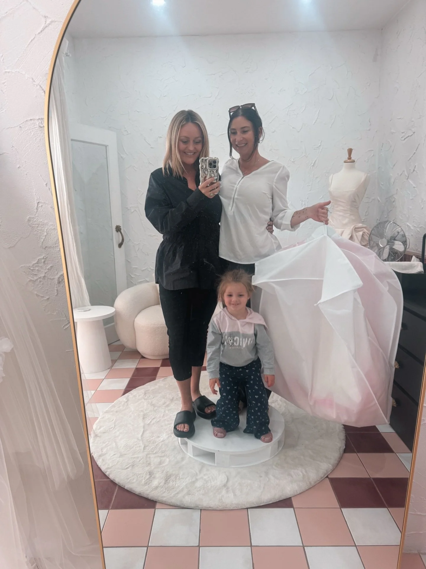 Wedding dress pick up day for our beautiful BRIDE to be Karlina ✨💗🤗 Such a gorgeous moment. Swipe across to read Karlinas beautiful words after experiencing @rachelrosebridal 🥹💗 𝒯𝒽𝒶𝓃𝓀 𝓎ℴ𝓊 𝒶𝓃ℊℯ𝓁. I couldn&rsquo;t be happier to have you a