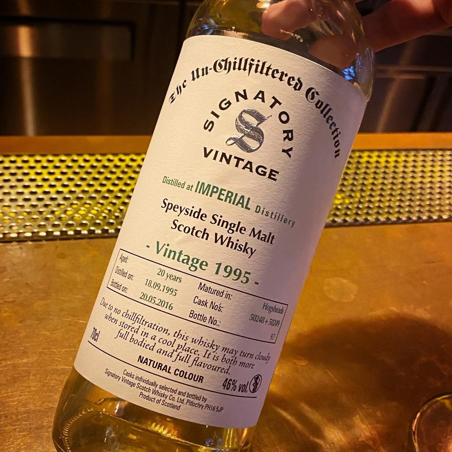 #drink #bar #whisky #whiskylover #whiskygram #whiskyporn #whiskycollectors #whiskylife #whsikylove #whiskytasting #whiskybar #scotch #scotchwhisky #malt #singlemalt #singlecask #singapore #aukingfai #ウイスキー #ウイスキー愛好家  #ウイスキー好き集まれ #ウイスキー好き #ウイスキーバー #ウイ