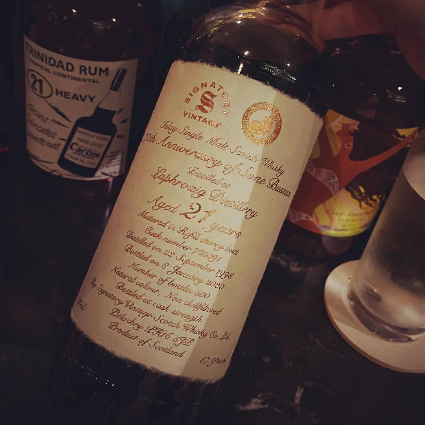 #drink #bar #whisky #whiskylover #whiskygram #whiskyporn #whiskycollectors #whiskylife #whsikylove #whiskytasting #scotchwhisky #singlecask #singapore #ウイスキー #ウイスキー愛好家  #ウイスキー好き集まれ #ウイスキー好き #ウイスキーバー #ウイスキーボトル #ウイスキー大好き #威士忌 #威士忌 #威士忌酒 #威士忌酒吧 #laphroa
