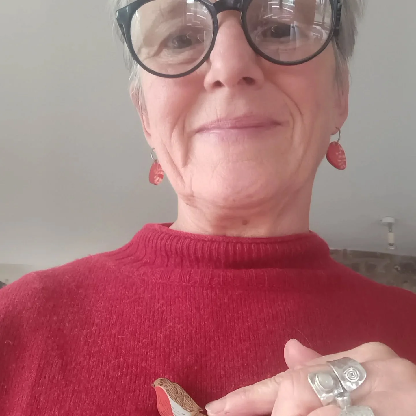 Robins are significant for many bereaved people, comforting them in their loss and for some, representing the spirit of the person who has died. 

Big thanks @lilyfaithstudio for Getting this beautiful handpainted robin brooch to me in time for next 