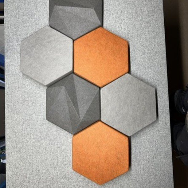 #homeofficeideas #officeacoustics #noisereduction #absorb #smallofficehomeoffice #smallbusinessowners 

These ReSorb Hex tiles are a fantastic addition to any small office space. Available in 4 different styles and 15 colours, they are designed to co