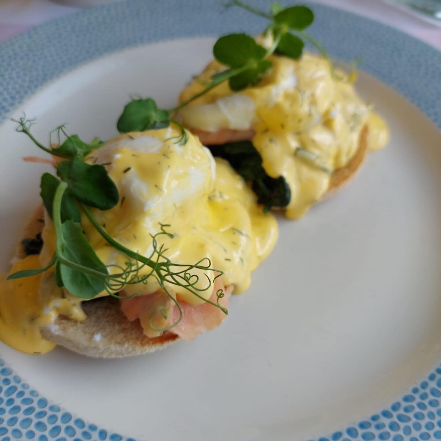 Treat yourself to a delicious breakfast @upstairs.at.annas Eggs Royale a  toasted muffin, smoked salmon, poached egg and bearnaise sauce. The perfect start to the day. 

#breakfast #breakfastideas #eggsroyale #salmon #smokedsalmon