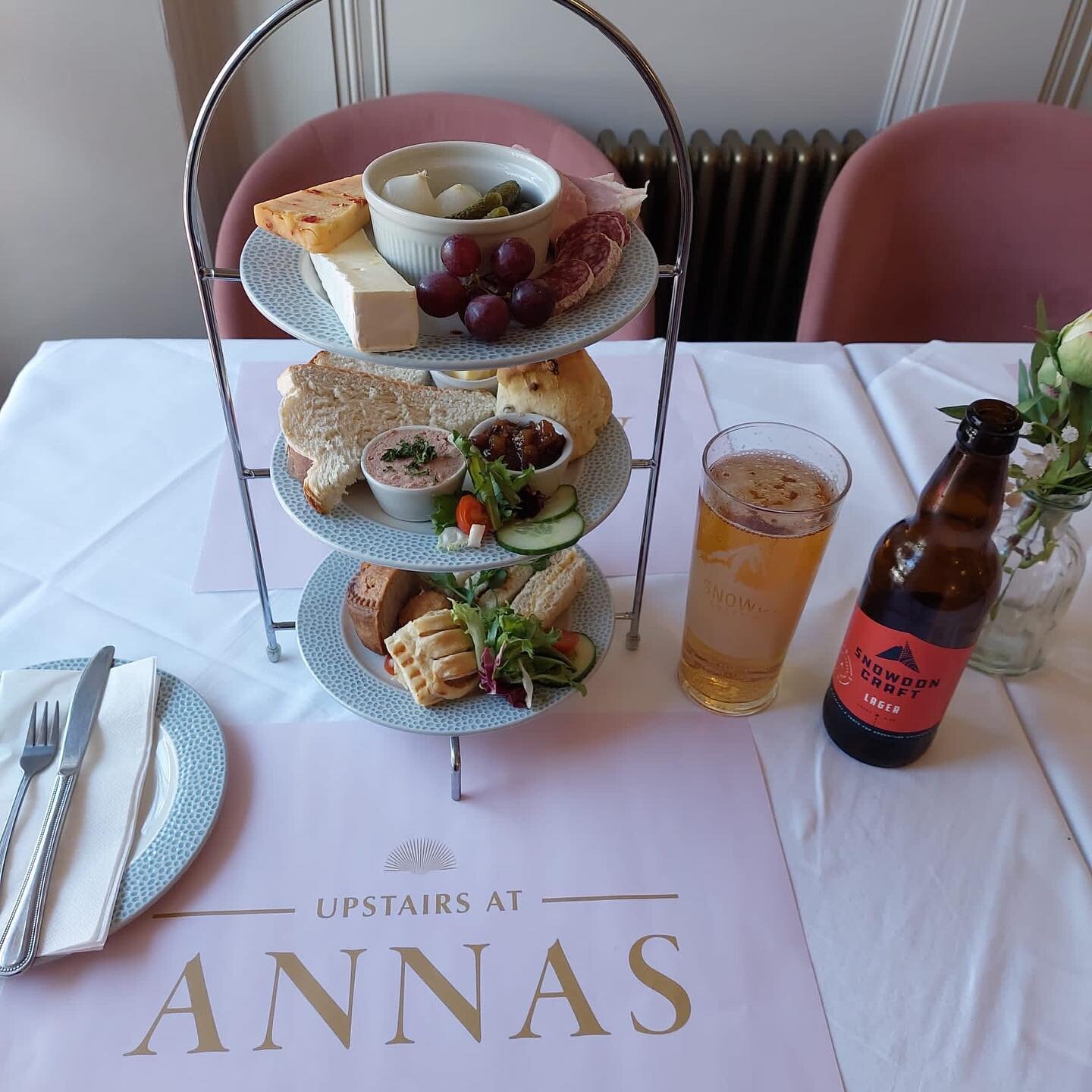 Treat Dad this Sunday to our Father&rsquo;s Day Afternoon Tea served with Sandwiches
Pork pie
Scotch egg
Sausage roll
Pate
Cheese &amp;chili scone
Cheese selection 
Salami
Roast ham
Pickles
Chutney
And a Snowdon Craft Beer