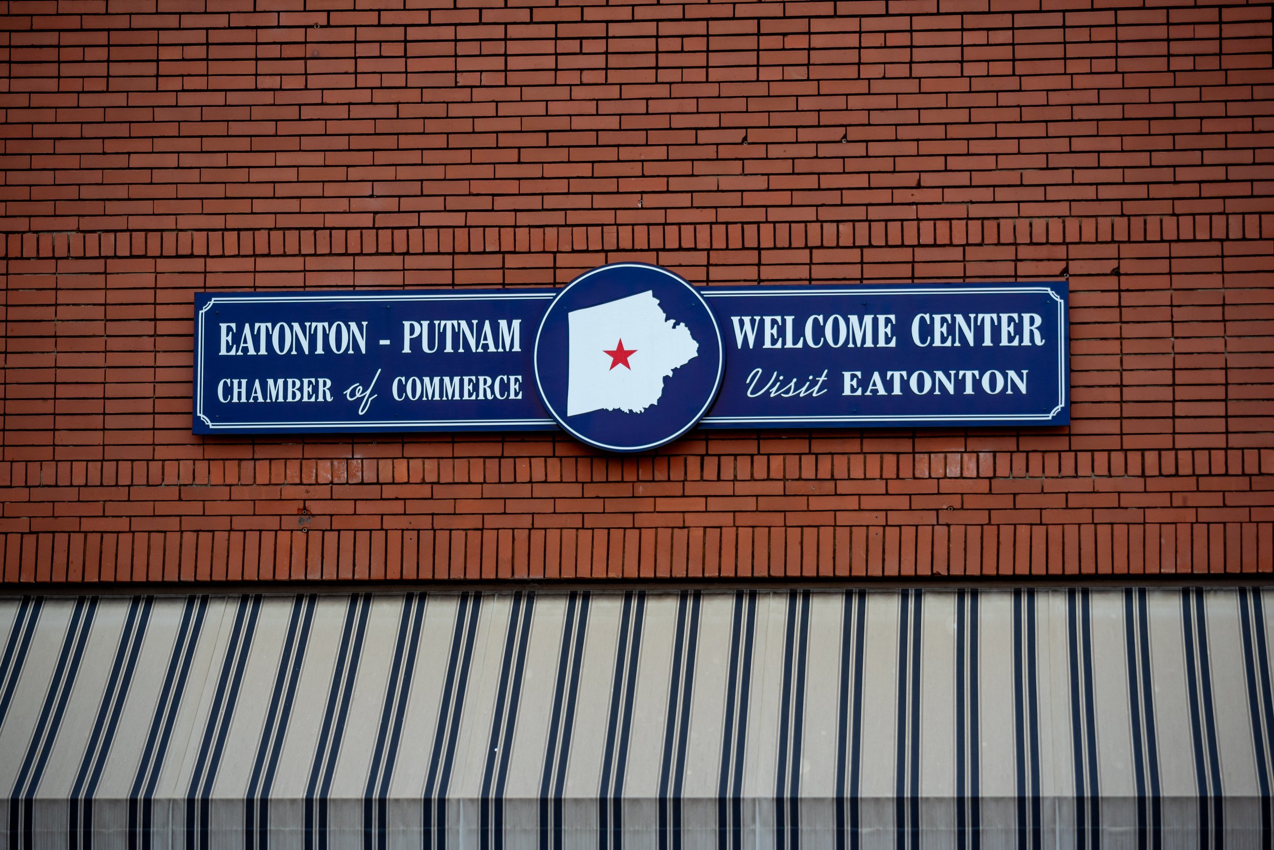 Front Signage of the Eatonton-Putnam Chamber of Commerce Office Building