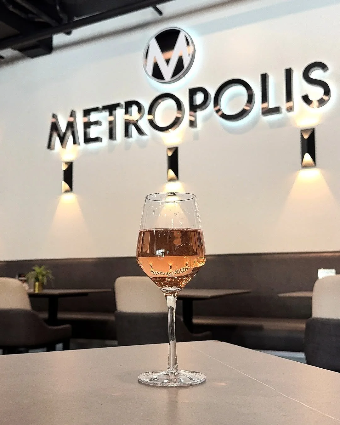 Metropolis Cafe