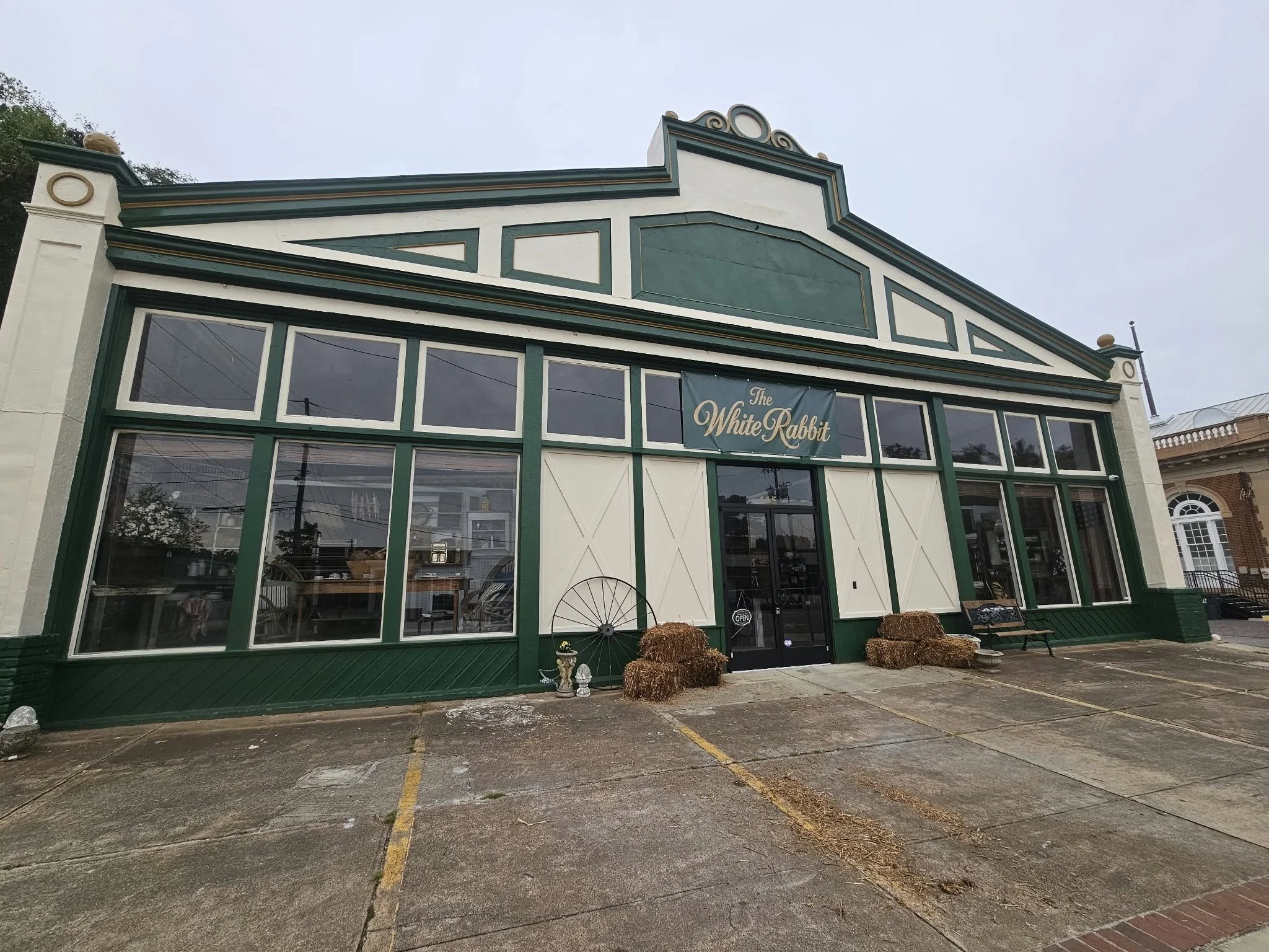 The White Rabbit Antiques &amp; Vintage