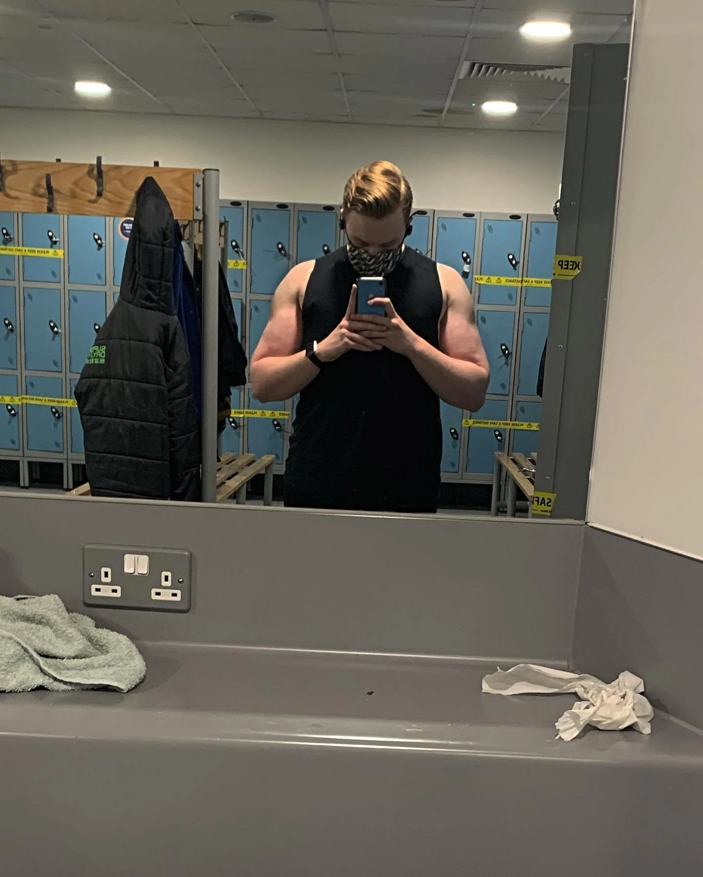 PSA - wear a mask 💪🏻 

Feeling super lucky that we can continue to train both ourselves and clients even in tier three up here in London! 

- Remember that we weren&rsquo;t able to for seven months when you&rsquo;re lacking that motivation! Let&rsq