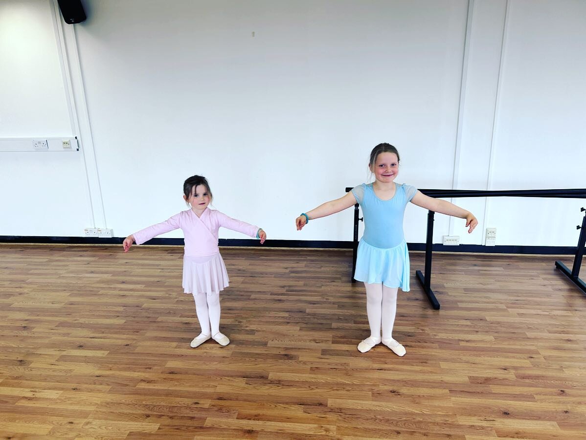 💙And we&rsquo;re back! 💙

💙 Such a great day seeing our dance family today! Loved seeing all of your happy faces and meeting lots of new faces too! 

💙 Including our two brand new classes! We had lots of fun in Modern and our older ballet class t