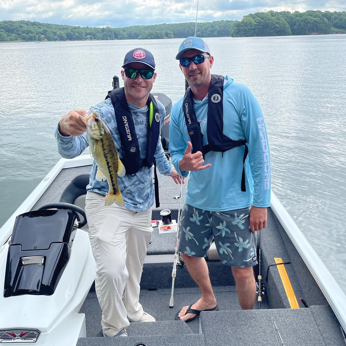 Had a chance to get out on the water with @mike.ray.clt with @atlanticbaymortgagegroup last week and talk fishing and Real Estate! Need a mortgage? Send mike a DM.
.
.
.

#charlotterealproducers #charlottemortgage #cltrealestate #ncrealtor #clthomes 