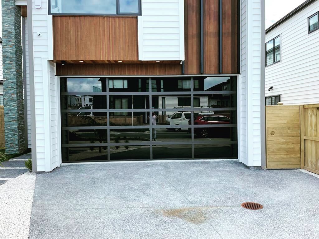 Check out the new glass garage door !!!🤩🤩 aluminium grace powder coated with tinted glass panels! 

#garagedoorsnz #milanodoorsnz #auckland #new zealand