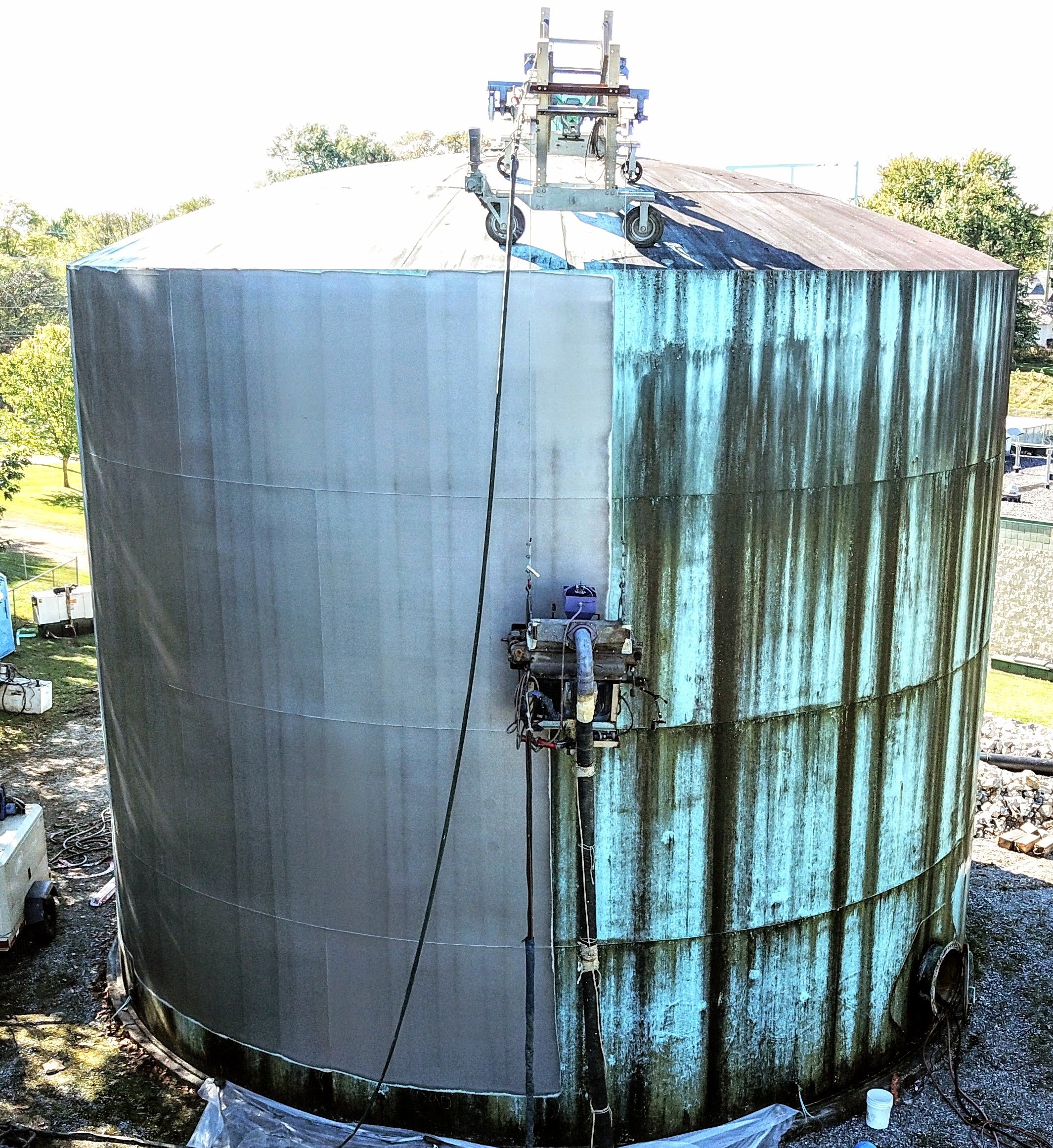 Abrasive blast water tank 