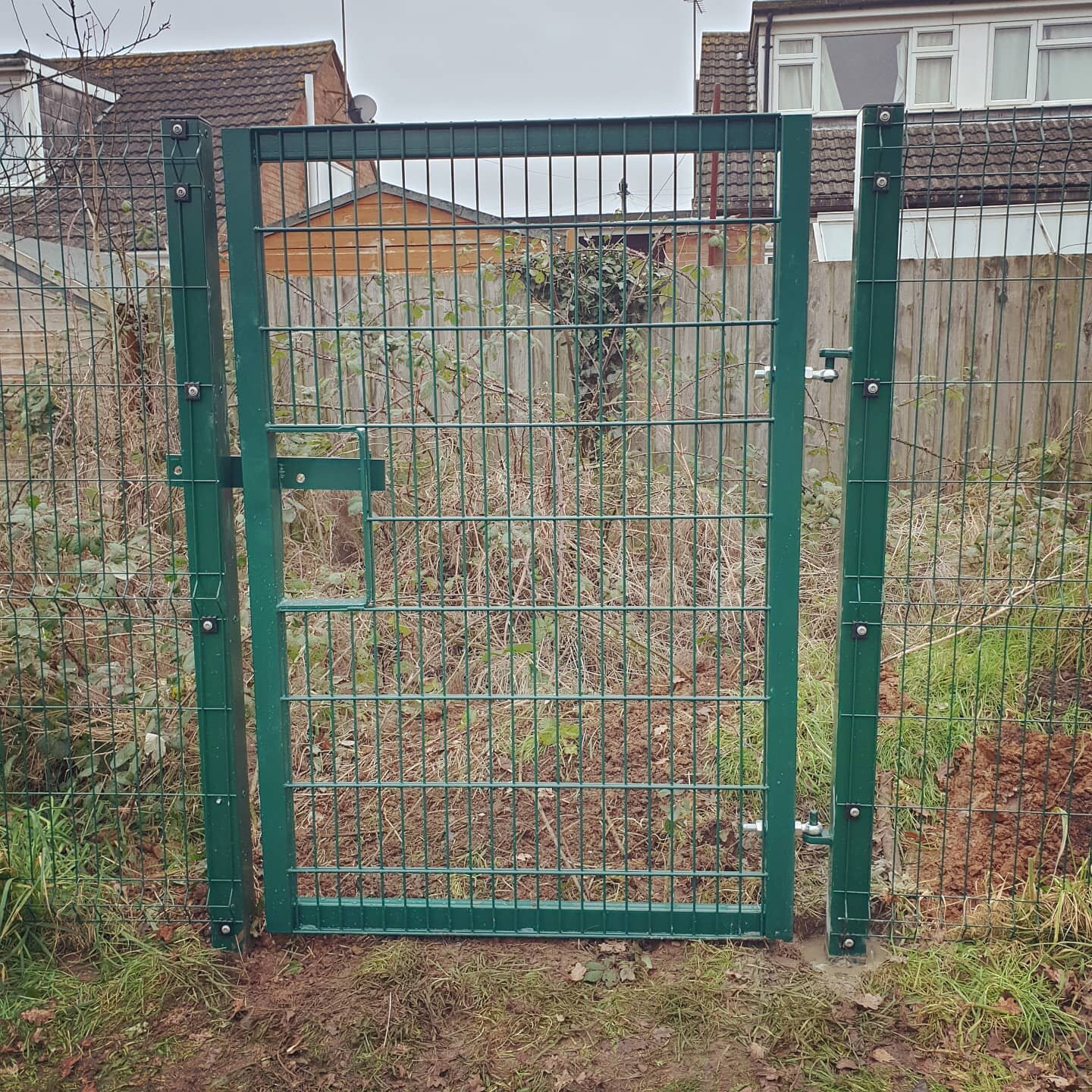 6ft V-mesh security gate providing security but access when needed