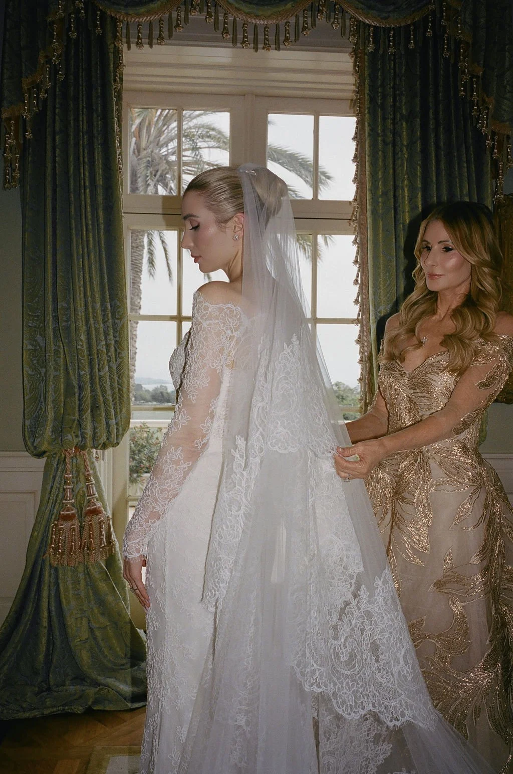 191-LauraGordon©Maddie&Ellery_GettingReady.jpg
