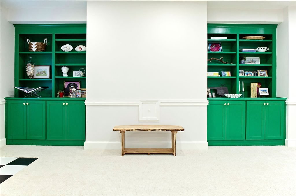 these shelves were a JOY🌿🥑🦖 #greeninteriors #kansascitydesign #howyouhome #colormefabulous