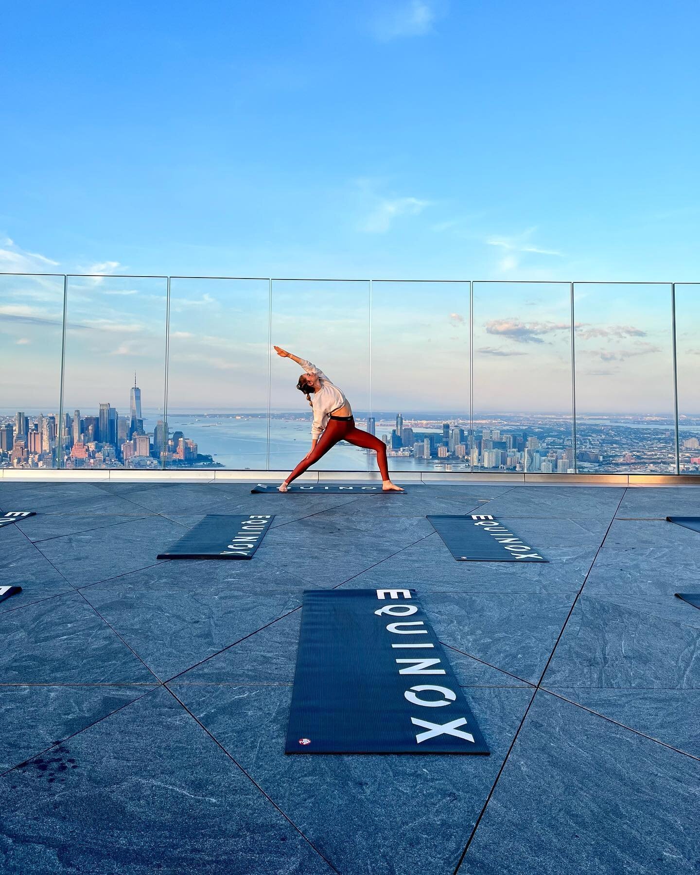 What a fun and special opportunity to represent @equinox at @edgenyc this morning. I&rsquo;ve been dreaming of teaching up here and to finally do it was surreal!

Thanks to the beautiful, energetic crew who showed up to practice together today. Your 