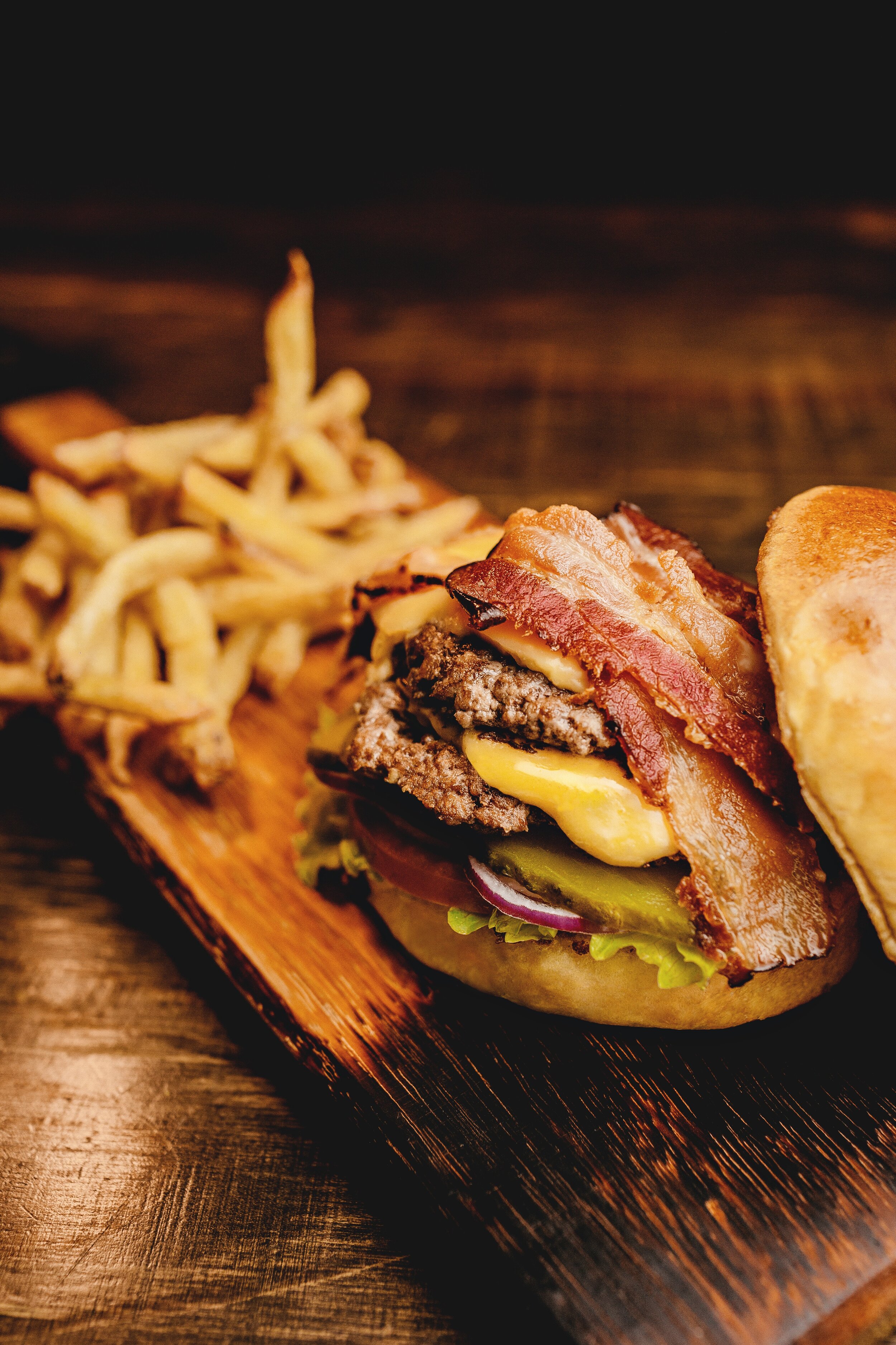 burger-and-bacon-sandwich-2983099.jpg