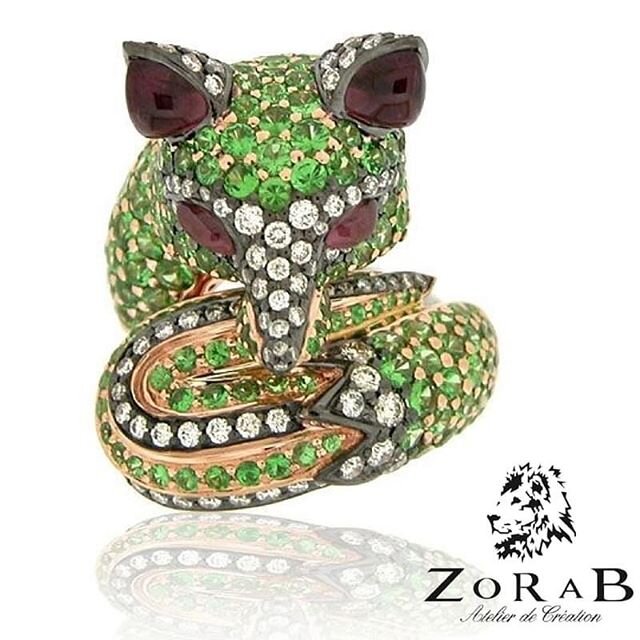 Add this darling creature to your jewelry collection #fox #ring #diamonds #tsavorite #oneofakind #luxurylifestyle #luxury #lovetoown #zorabcreation