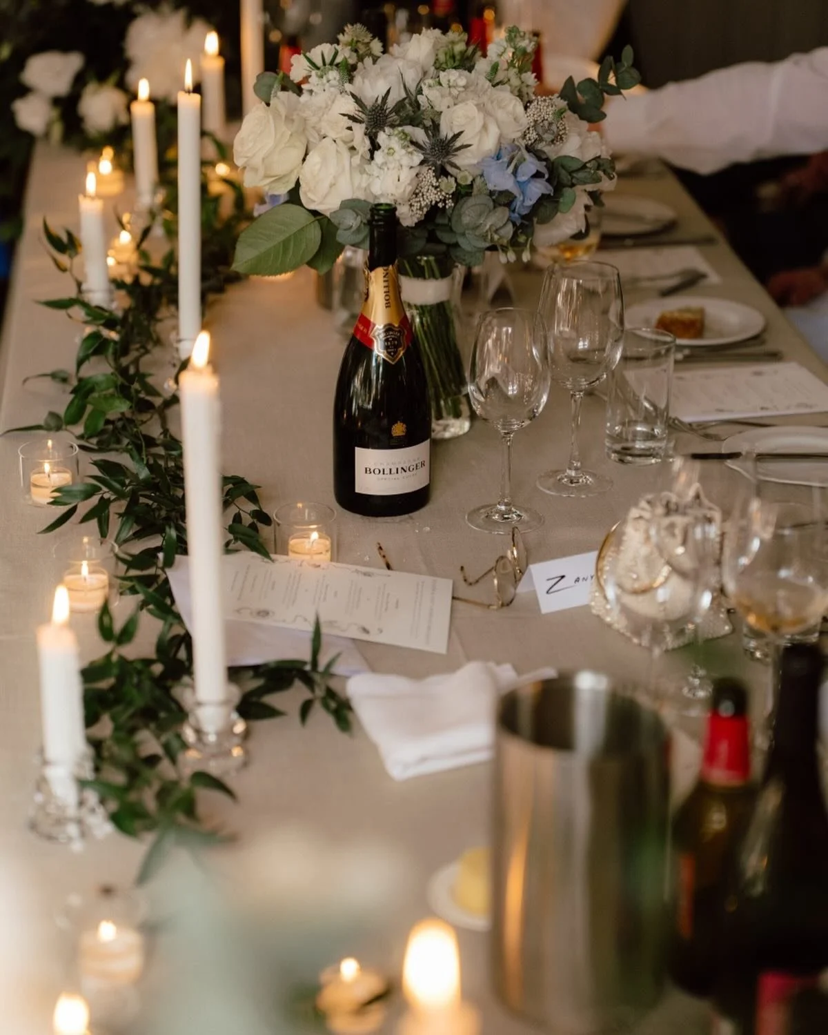 Festive fizz is popping tonight 🥂

We&rsquo;ve dipped our toes into a few Christmas events already, but something about December makes the celebrations feel extra magical 💫

📸 @simonhirdweddings