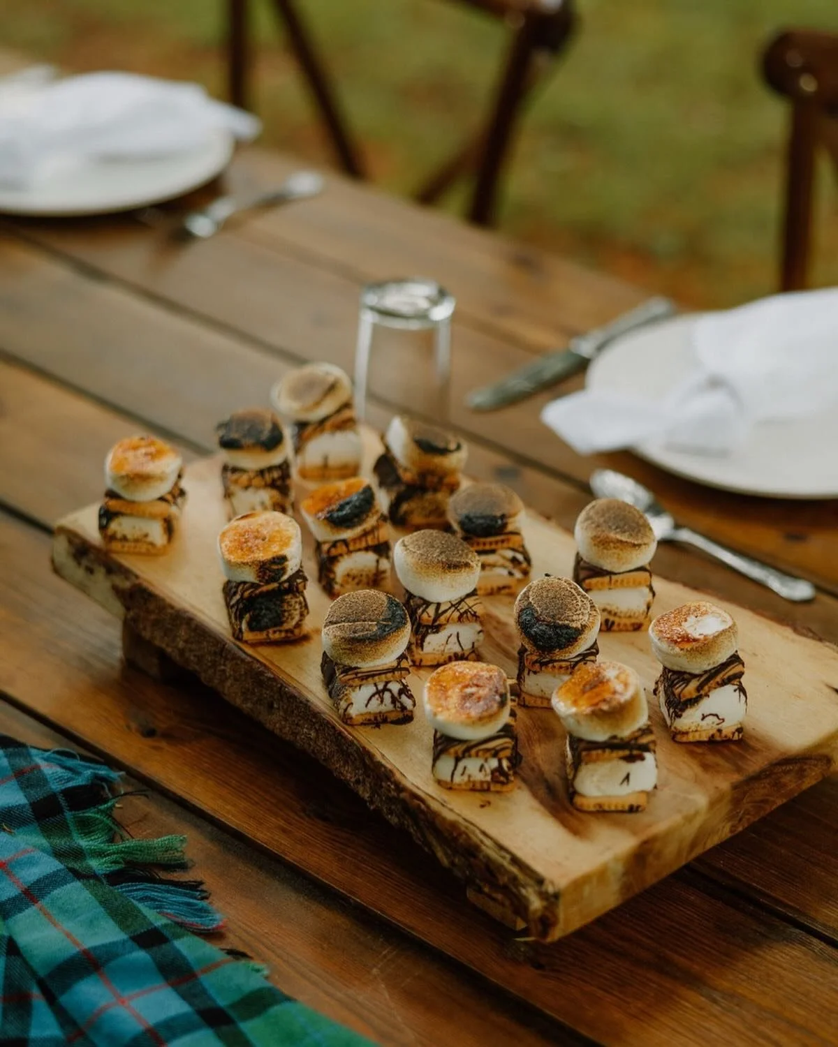 S&rsquo;mores from the fire table?
Yes please!
🔥
📸 @calum.huntington