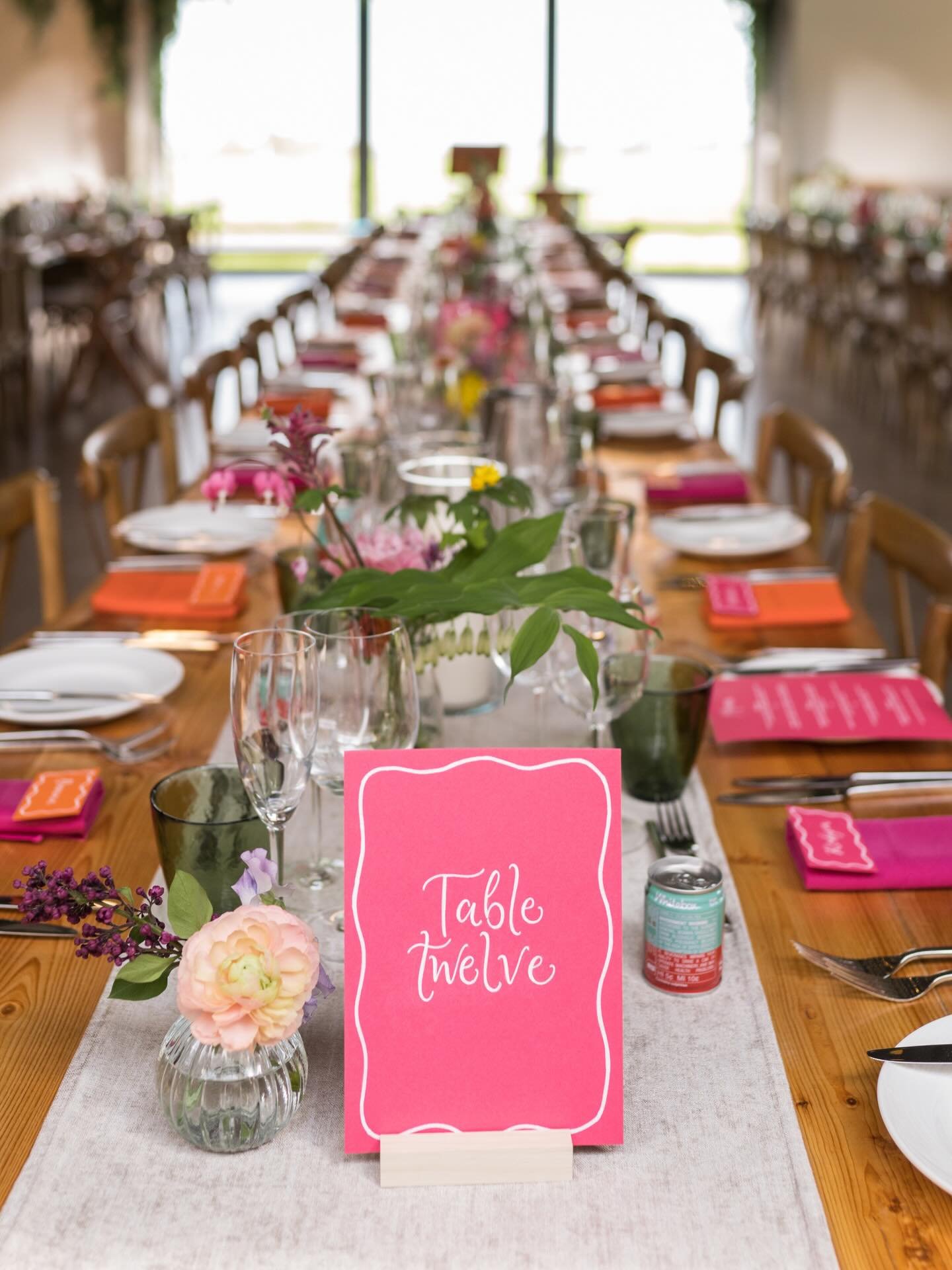 These joyful photos dropped in to the TECC inbox over the weekend and they really brightened up Monday morning!

Amy + Mat chose a pink + orange theme for their wedding at @cairnsfarm last year and the dining tables were popping with with colour.

Ca