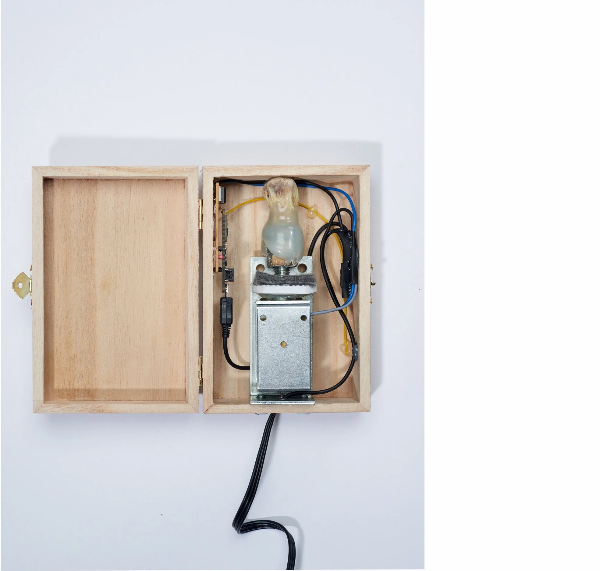   (Motor detail)  Geistmaschine: Buchenwald , 2017  62 x 28 x 33 cm  Sounding sculpture      Listen      