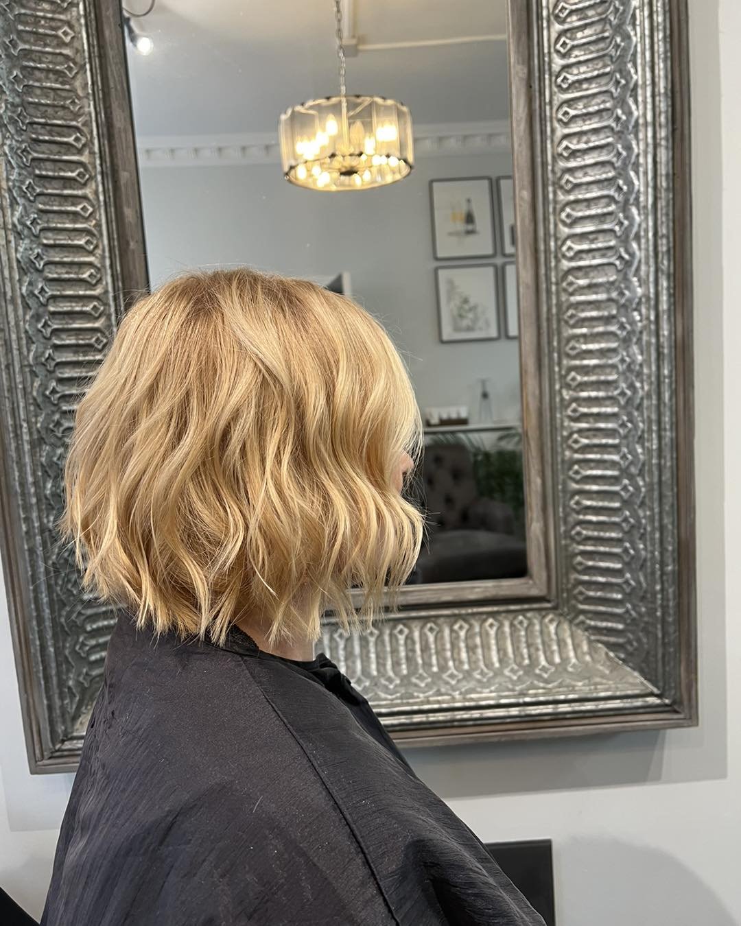 🌟 Get ready to rock a chic and trendy wavy blonde bob by Tom! 🌟

Tom's expertise will transform your look with a stunning wavy bob that exudes style and sophistication. 💁&zwj;♀️✨

The wavy texture adds volume and movement to your hair, creating a 