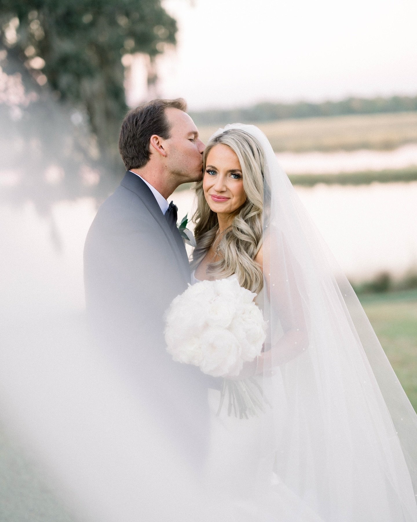 Christina and Matt&rsquo;s wedding portraits were so magical. 🥰 I love when we make time for couples&rsquo; portraits right after the ceremony and give them a chance to breathe, connect, and just be together before the party kicks off.

These pictur