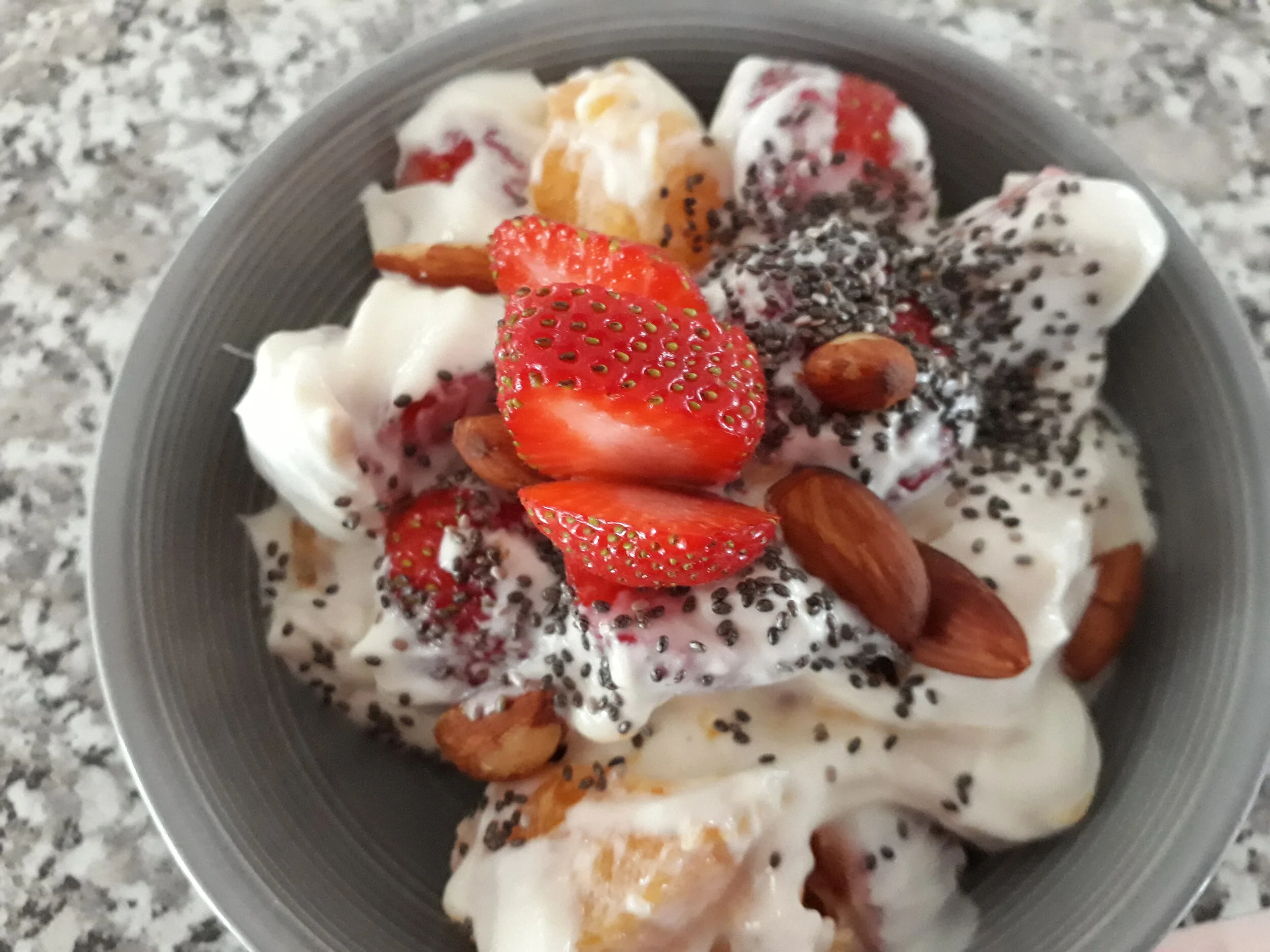 strawberry yoghurt bfast.jpg