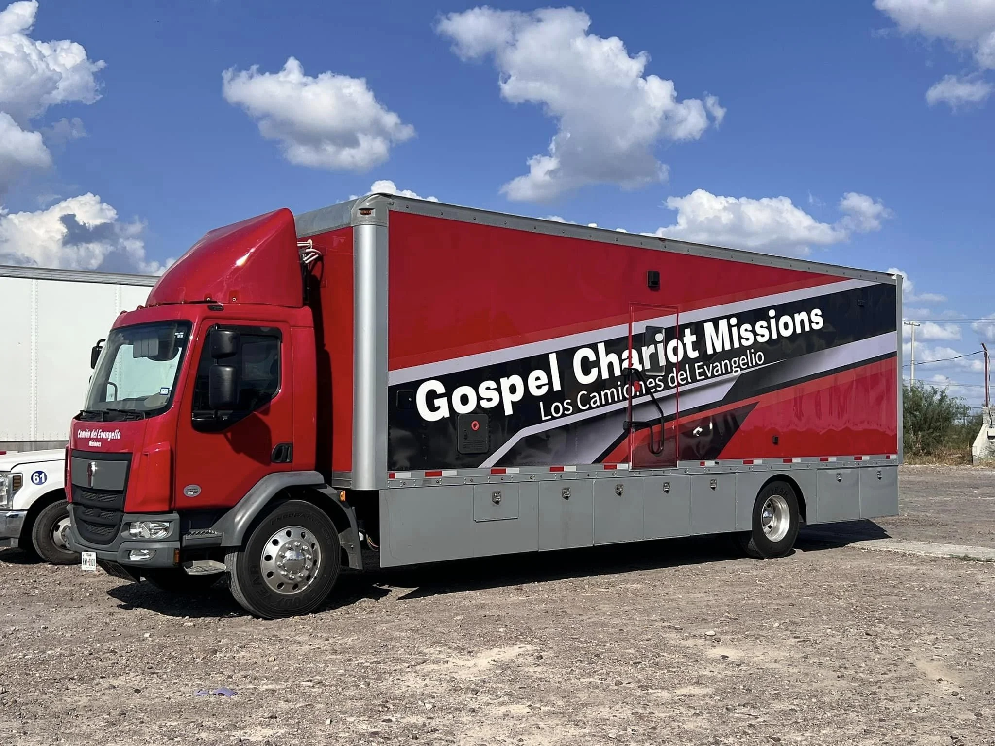MEXICO GOSPEL TRUCK CAMPAIGN/GOSPEL CHARIOT IN NUEVO LAREDO TAMAULIPAS.