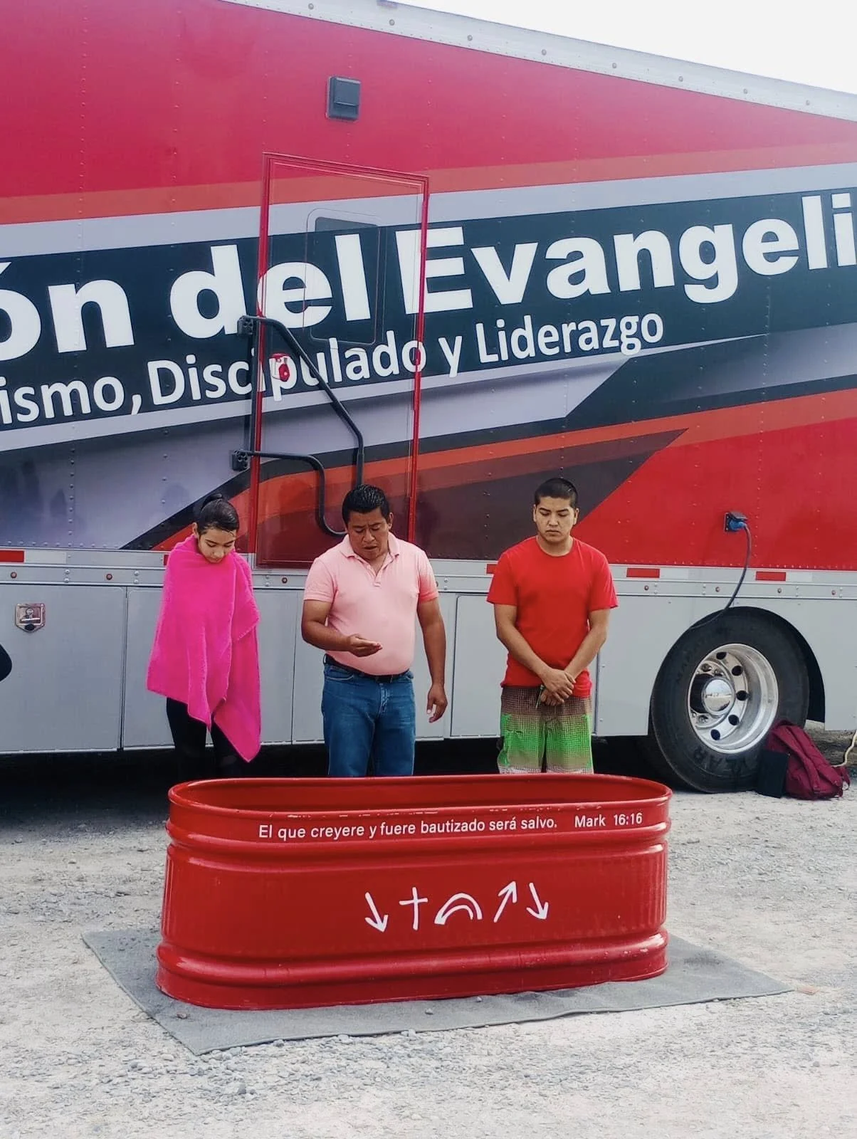 ADRIANA AND ALBERTO SURRENDER THEIR LIFE TO GOD. MEXICO CAMPAIGN IN SAN BUENAVENTURA COAHUILA. MEET-GROW-GO WITH LOST SOULS IN MIND.