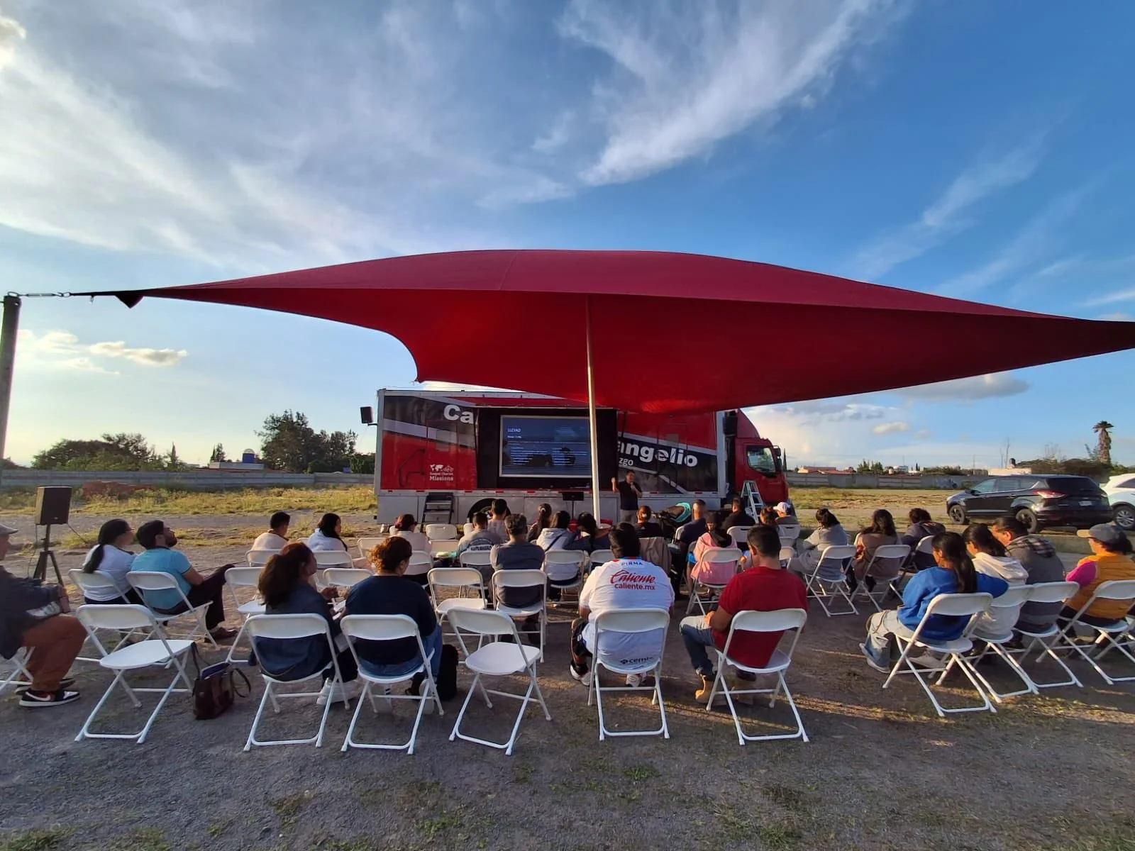 MEXICO DAY #5 CAMPAIGN IN THE COMMUNITY OF THE CHURCH OF CHRIST IN SAN JUAN DEL RIO QUERETARO. GOSPEL CHARIOT/SHARE MISSIONS WITH LOST SOULS IN MIND.