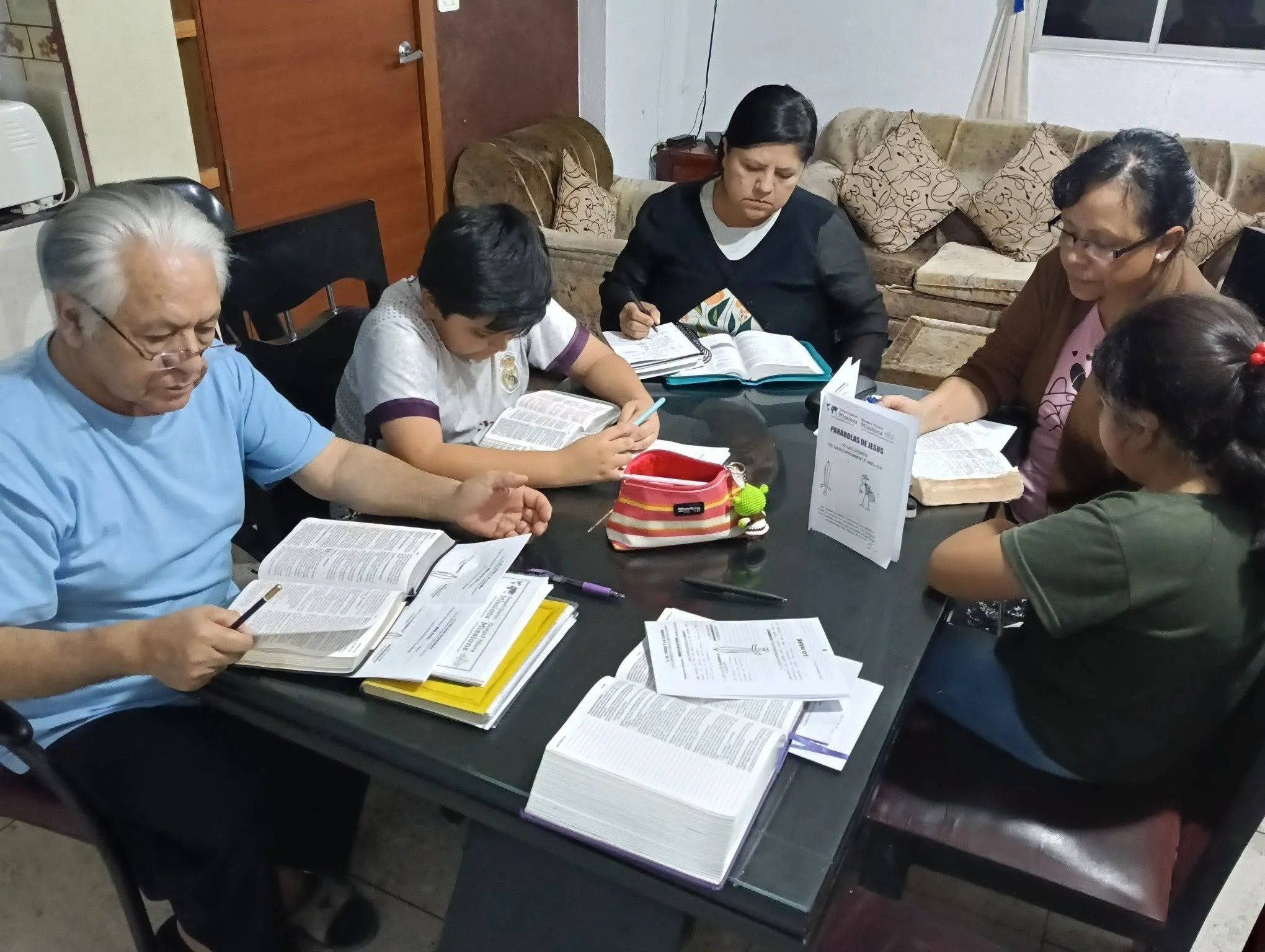 ECUADOR TUMBACO, QUITO. DISCOVER - LIVE - SHARE.
