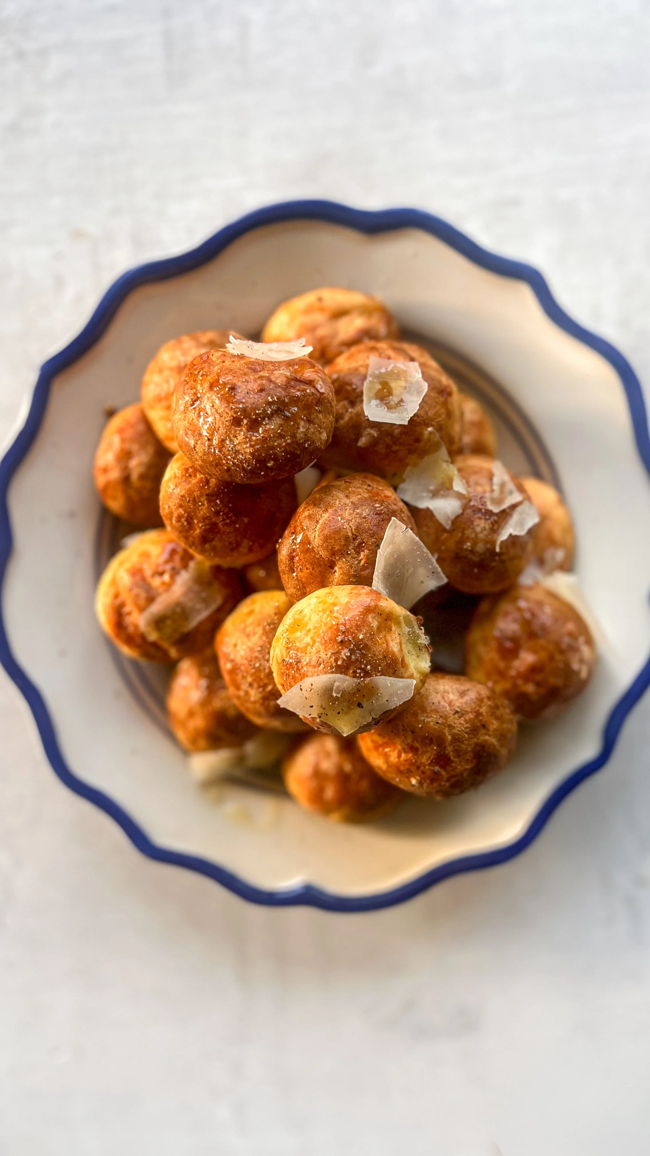 Cacio e Pepe Gougères